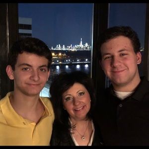 Meet your Posher, Llori